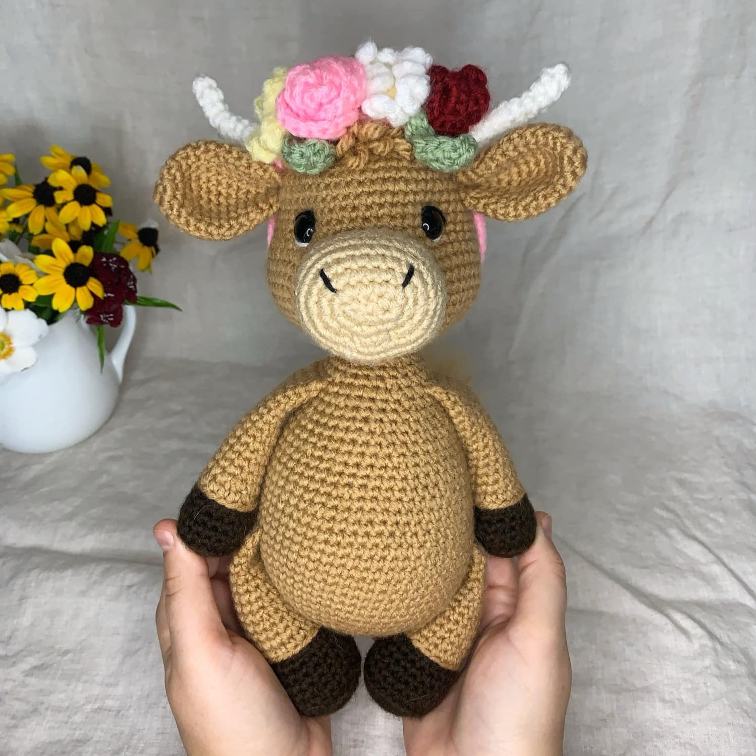 Maisie the Highland Cow, Low Sew Crochet Pattern with Flower Wreath